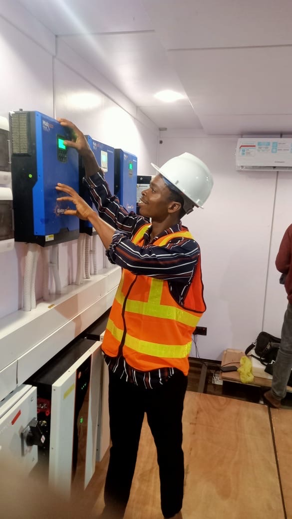 MIHALD TECH team fitting rooftop mounting rails